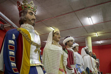 Fotos de la salida de la Comparsa de Gigantes y Cabezudos este 13 de julio de San Fermín 2025 /