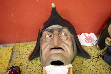 Fotos de la salida de la Comparsa de Gigantes y Cabezudos este 13 de julio de San Fermín 2025 /
