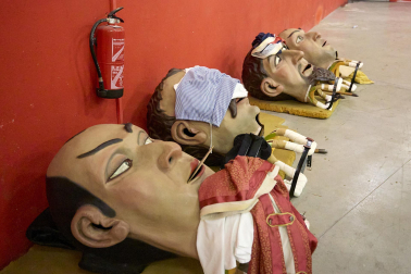 Fotos de la salida de la Comparsa de Gigantes y Cabezudos este 13 de julio de San Fermín 2025 /