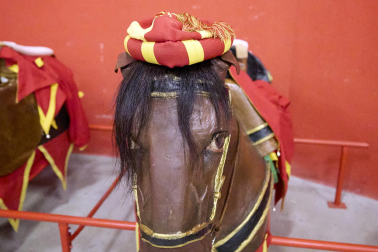 Fotos de la salida de la Comparsa de Gigantes y Cabezudos este 13 de julio de San Fermín 2025 /