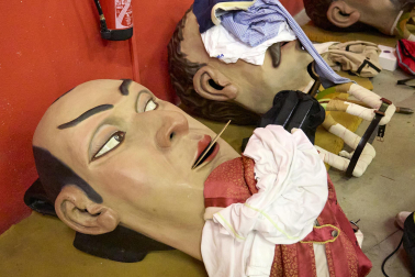 Fotos de la salida de la Comparsa de Gigantes y Cabezudos este 13 de julio de San Fermín 2025 /