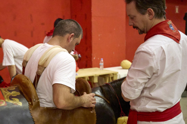 Fotos de la salida de la Comparsa de Gigantes y Cabezudos este 13 de julio de San Fermín 2025 /