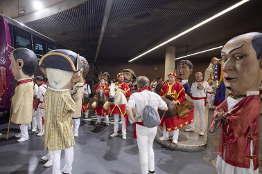 Fotos de la salida de la Comparsa de Gigantes y Cabezudos este 13 de julio de San Fermín 2025 /