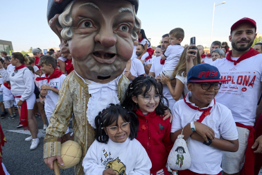 Fotos de la salida de la Comparsa de Gigantes y Cabezudos este 13 de julio de San Fermín 2025 /