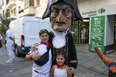 Fotos de la salida de la Comparsa de Gigantes y Cabezudos este 13 de julio de San Fermín 2025 /