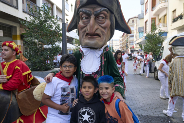 Fotos de la salida de la Comparsa de Gigantes y Cabezudos este 13 de julio de San Fermín 2025 /
