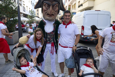 Fotos de la salida de la Comparsa de Gigantes y Cabezudos este 13 de julio de San Fermín 2025 /