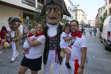 Fotos de la salida de la Comparsa de Gigantes y Cabezudos este 13 de julio de San Fermín 2025 /