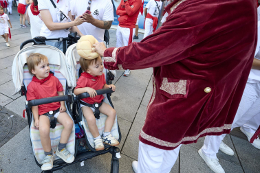 Fotos de la salida de la Comparsa de Gigantes y Cabezudos este 13 de julio de San Fermín 2025 /