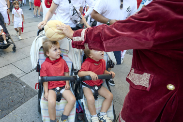 Fotos de la salida de la Comparsa de Gigantes y Cabezudos este 13 de julio de San Fermín 2025 /