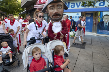 Fotos de la salida de la Comparsa de Gigantes y Cabezudos este 13 de julio de San Fermín 2025 /