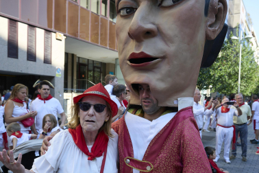 Fotos de la salida de la Comparsa de Gigantes y Cabezudos este 13 de julio de San Fermín 2025 /