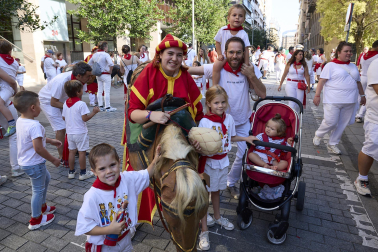 Fotos de la salida de la Comparsa de Gigantes y Cabezudos este 13 de julio de San Fermín 2025 /