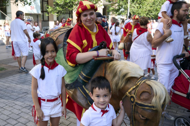Fotos de la salida de la Comparsa de Gigantes y Cabezudos este 13 de julio de San Fermín 2025 /