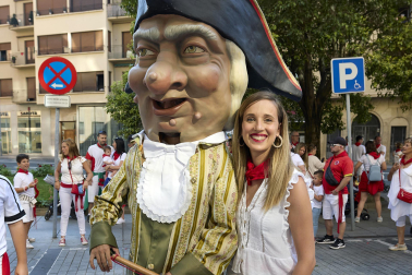 Fotos de la salida de la Comparsa de Gigantes y Cabezudos este 13 de julio de San Fermín 2025 /