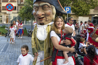 Fotos de la salida de la Comparsa de Gigantes y Cabezudos este 13 de julio de San Fermín 2025 /