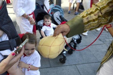 Fotos de la salida de la Comparsa de Gigantes y Cabezudos este 13 de julio de San Fermín 2025 /