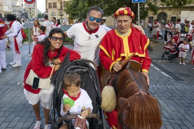 Fotos de la salida de la Comparsa de Gigantes y Cabezudos este 13 de julio de San Fermín 2025 /