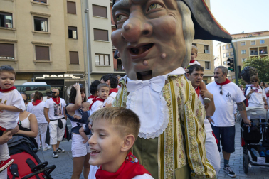 Fotos de la salida de la Comparsa de Gigantes y Cabezudos este 13 de julio de San Fermín 2025 /
