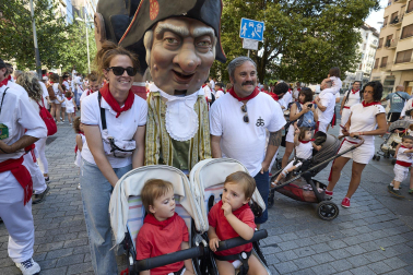 Fotos de la salida de la Comparsa de Gigantes y Cabezudos este 13 de julio de San Fermín 2025 /