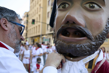 Fotos de la salida de la Comparsa de Gigantes y Cabezudos este 13 de julio de San Fermín 2025 /