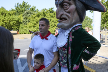 Fotos de la salida de la Comparsa de Gigantes y Cabezudos este 13 de julio de San Fermín 2025 /