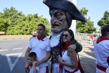 Fotos de la salida de la Comparsa de Gigantes y Cabezudos este 13 de julio de San Fermín 2025 /