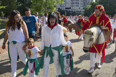 Fotos de la salida de la Comparsa de Gigantes y Cabezudos este 13 de julio de San Fermín 2025 /