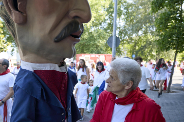 Fotos de la salida de la Comparsa de Gigantes y Cabezudos este 13 de julio de San Fermín 2025 /