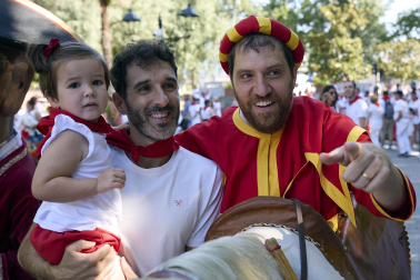 Fotos de la salida de la Comparsa de Gigantes y Cabezudos este 13 de julio de San Fermín 2025 /