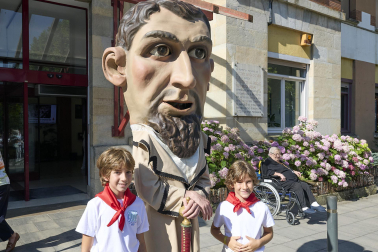 Fotos de la salida de la Comparsa de Gigantes y Cabezudos este 13 de julio de San Fermín 2025 /