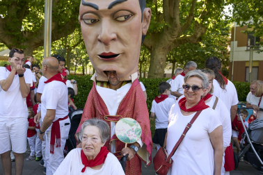 Fotos de la salida de la Comparsa de Gigantes y Cabezudos este 13 de julio de San Fermín 2025 /