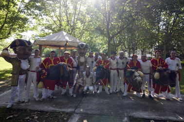 Fotos de la salida de la Comparsa de Gigantes y Cabezudos este 13 de julio de San Fermín 2025 /