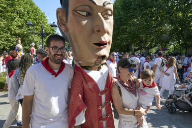 Fotos de la salida de la Comparsa de Gigantes y Cabezudos este 13 de julio de San Fermín 2025 /