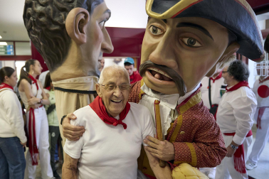 Fotos de la salida de la Comparsa de Gigantes y Cabezudos este 13 de julio de San Fermín 2025 /