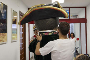 Fotos de la salida de la Comparsa de Gigantes y Cabezudos este 13 de julio de San Fermín 2025 /