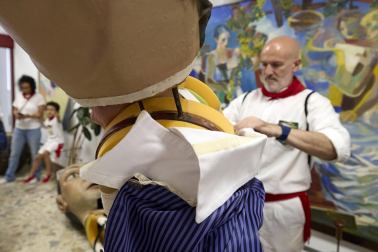 Fotos de la salida de la Comparsa de Gigantes y Cabezudos este 13 de julio de San Fermín 2025 /