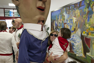 Fotos de la salida de la Comparsa de Gigantes y Cabezudos este 13 de julio de San Fermín 2025 /