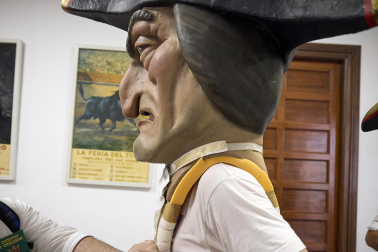 Fotos de la salida de la Comparsa de Gigantes y Cabezudos este 13 de julio de San Fermín 2025 /