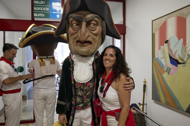 Fotos de la salida de la Comparsa de Gigantes y Cabezudos este 13 de julio de San Fermín 2025 /