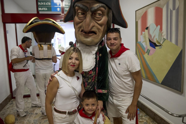 Fotos de la salida de la Comparsa de Gigantes y Cabezudos este 13 de julio de San Fermín 2025 /