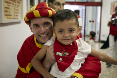 Fotos de la salida de la Comparsa de Gigantes y Cabezudos este 13 de julio de San Fermín 2025 /