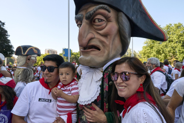 Fotos de la salida de la Comparsa de Gigantes y Cabezudos este 13 de julio de San Fermín 2025 /