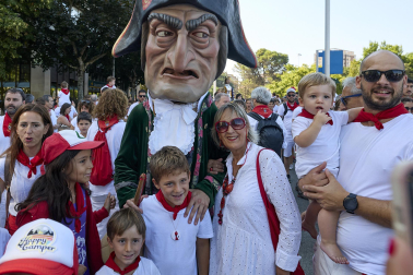 Fotos de la salida de la Comparsa de Gigantes y Cabezudos este 13 de julio de San Fermín 2025 /