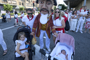 Fotos de la salida de la Comparsa de Gigantes y Cabezudos este 13 de julio de San Fermín 2025 /