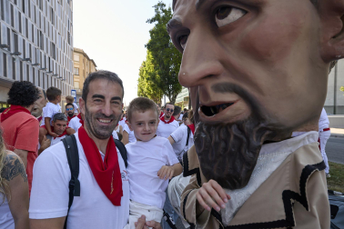 Fotos de la salida de la Comparsa de Gigantes y Cabezudos este 13 de julio de San Fermín 2025 /