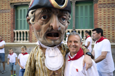 Fotos de la salida de la Comparsa de Gigantes y Cabezudos este 13 de julio de San Fermín 2025 /
