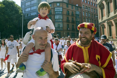 Fotos de la salida de la Comparsa de Gigantes y Cabezudos este 13 de julio de San Fermín 2025 /