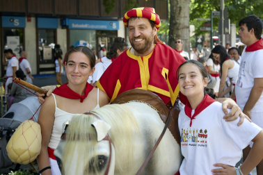 Fotos de la salida de la Comparsa de Gigantes y Cabezudos este 13 de julio de San Fermín 2025 /