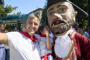 Fotos de la salida de la Comparsa de Gigantes y Cabezudos este 13 de julio de San Fermín 2025 /